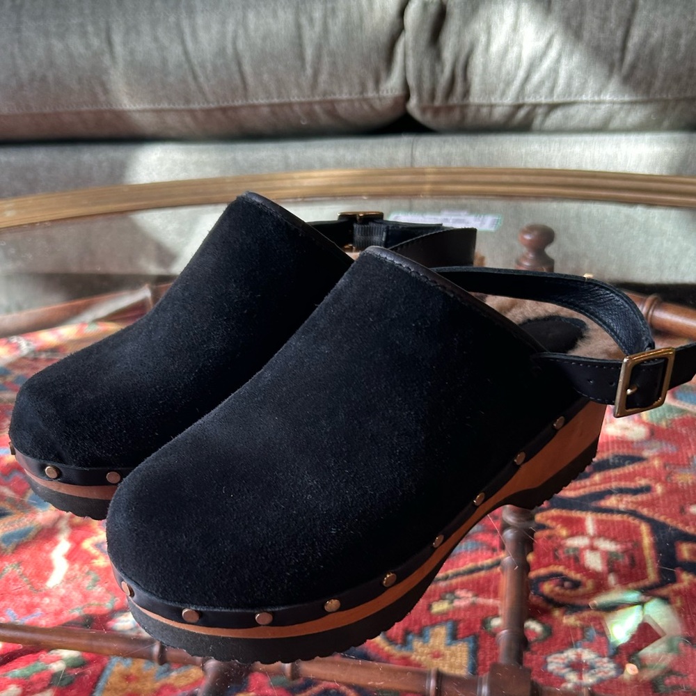 M. Gemi Greta Shearling Lined Black Suede Clogs With  Back Strap 38.5/8